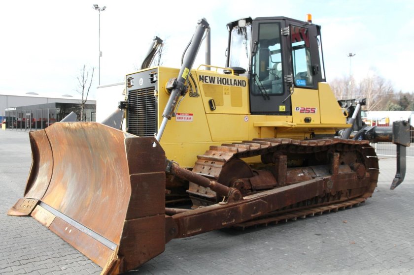 New Holland d255