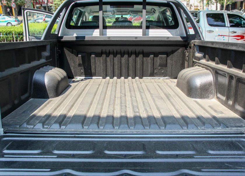 Выкатная платформа в кузов пикапа Джак т6