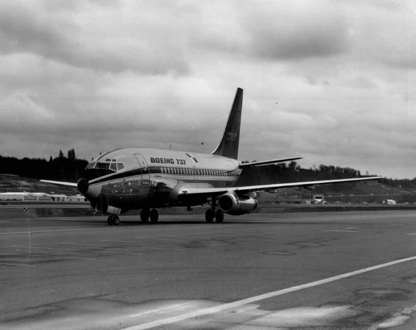Самолёт Boeing 737-100