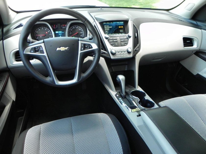 Chevrolet Equinox 2022 салон