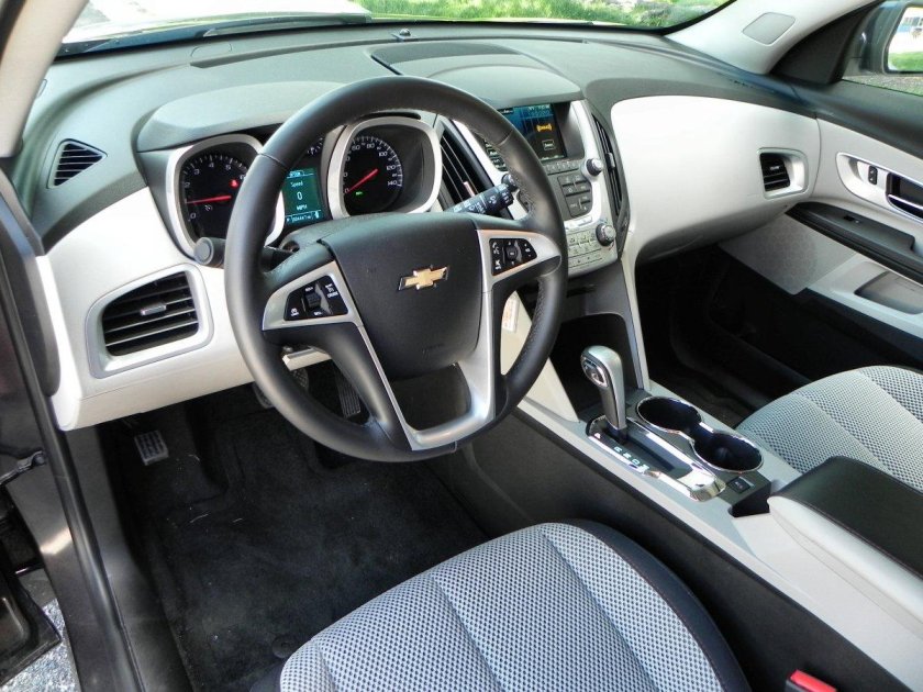 Chevrolet Equinox 2022 салон