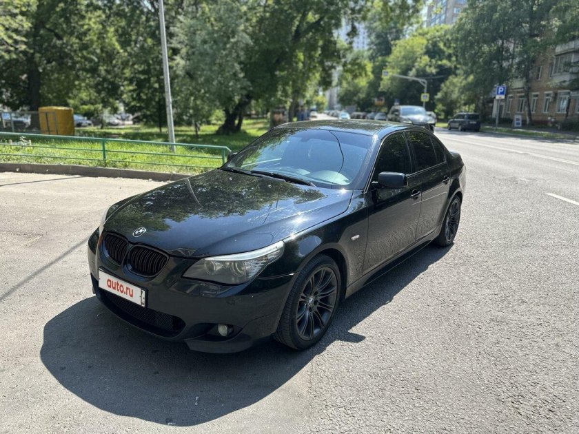 БМВ 5 черная 2005