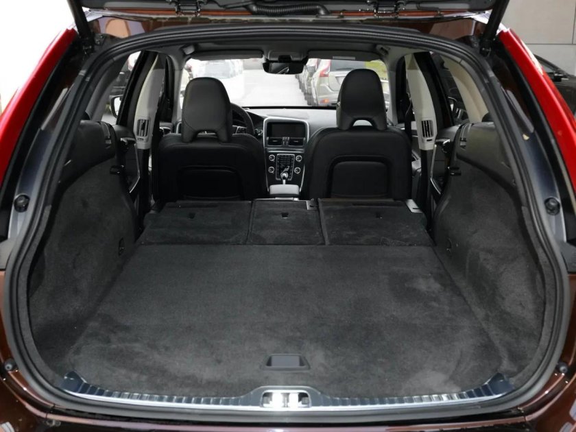 Разложить сиденье в Вольво хс60