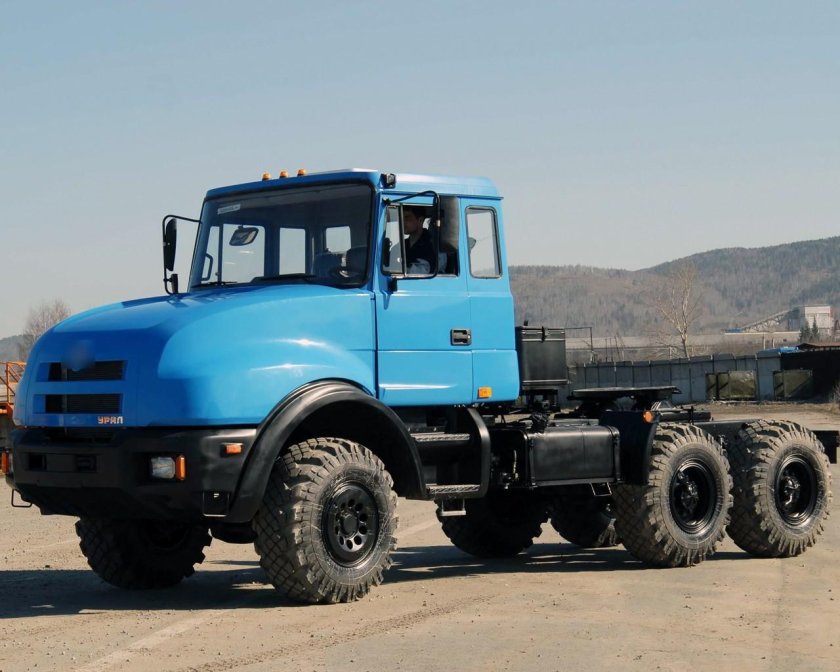 Тягач Урал 44202