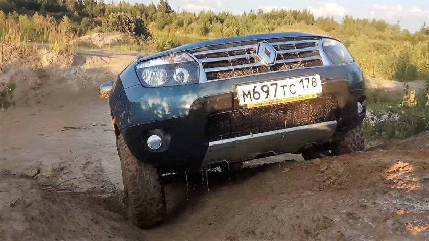 Рено Дастер 2021 в грязи