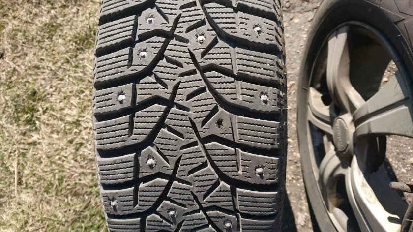Bridgestone Blizzak Spike-02
