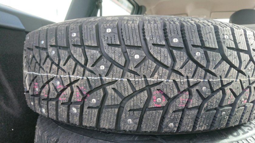 Bridgestone Blizzak Spike-02 SUV