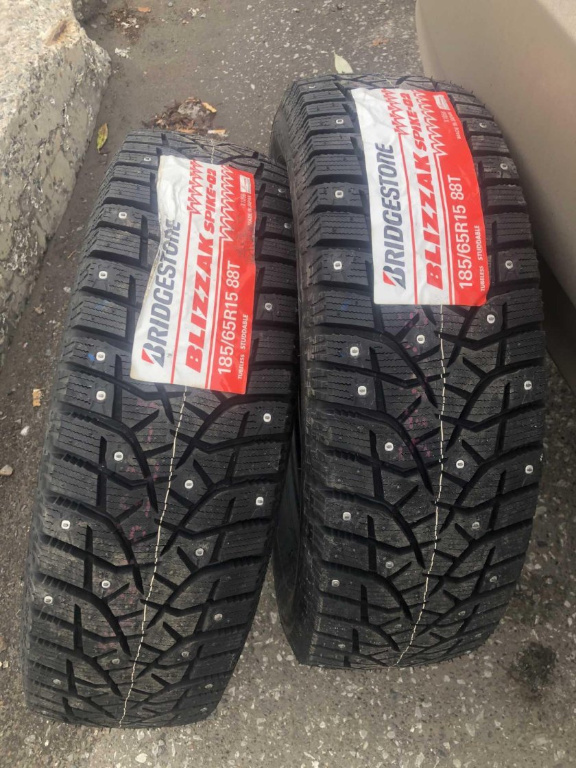 Bridgestone Blizzak Spike-02