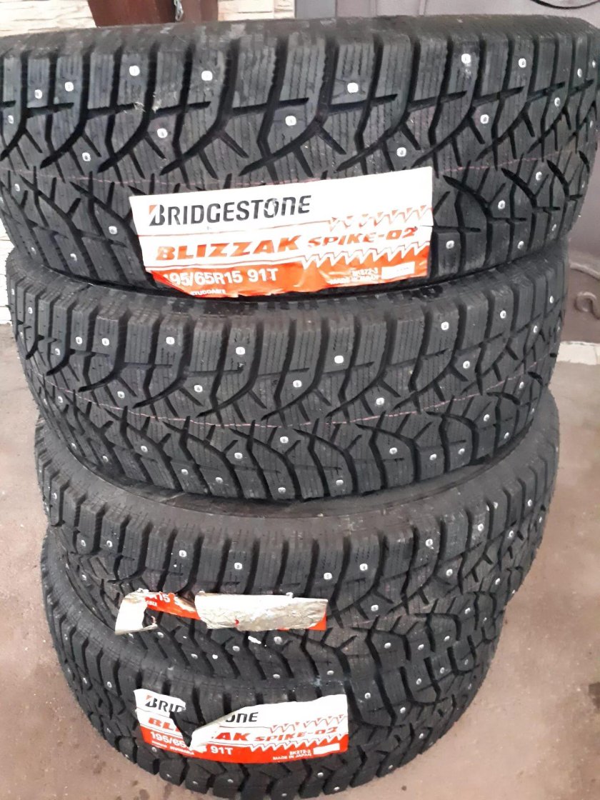 Bridgestone Blizzak Spike-02 225/55 r17