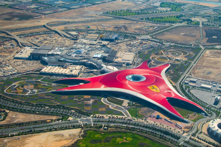 Ferrari world абу даби