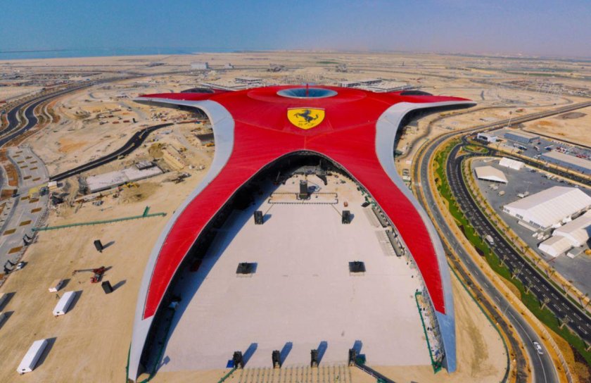 Парк аттракционов Ferrari World в Абу-Даби