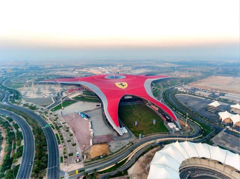 Ferrari world абу даби