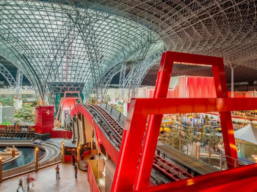 Парк развлечений Ferrari World в Абу-Даби