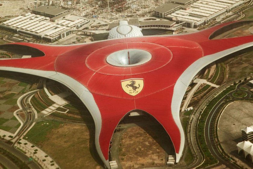 Ferrari world абу даби