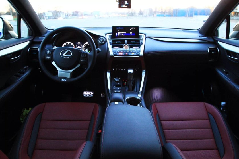Lexus NX 200 салон