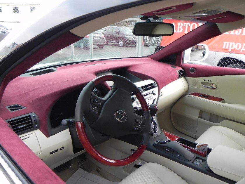 Lexus rx350 красный салон