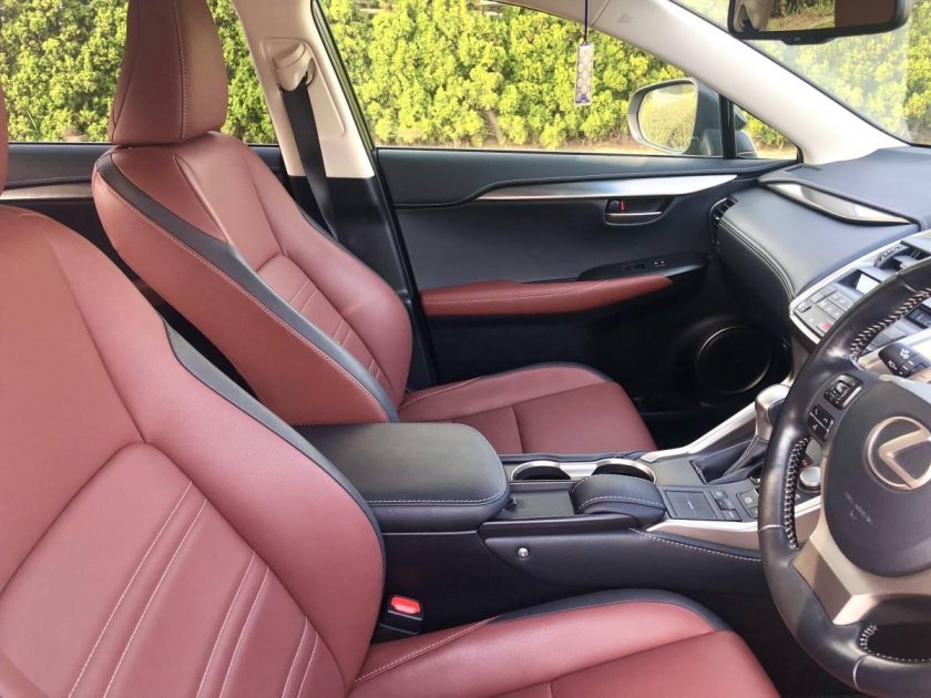 Лексус НХ 200 красный салон