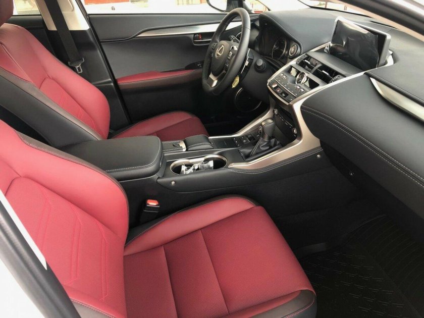 Lexus NX С красным салоном