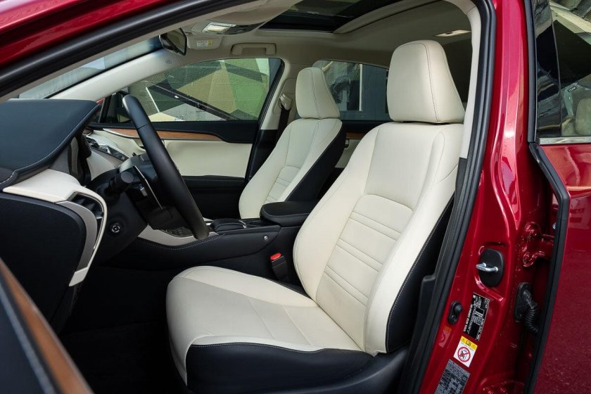 Красный салон Лексус НХ