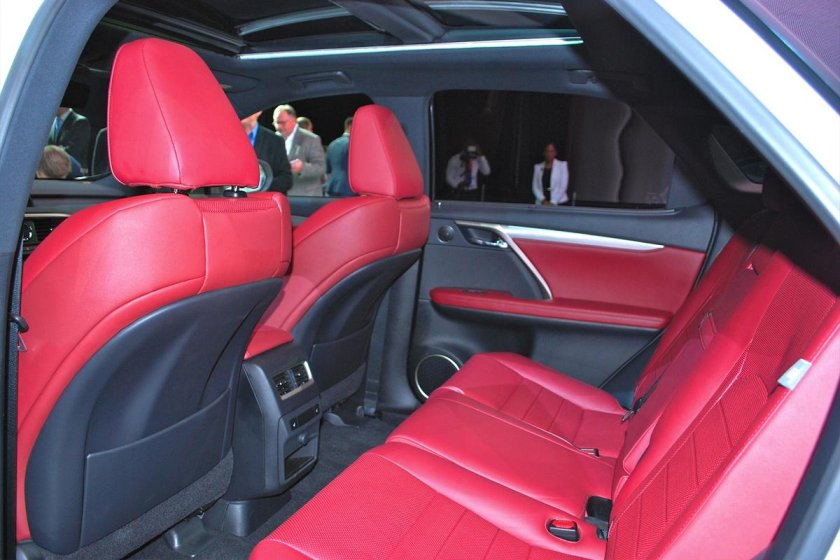 Lexus RX красный салон