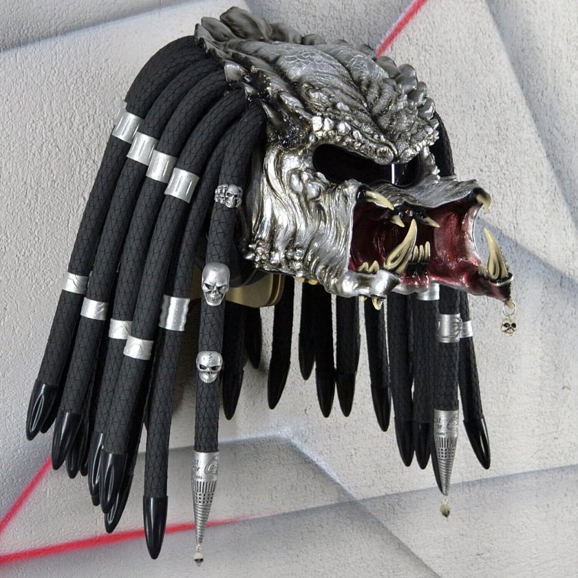 Шлем хищник