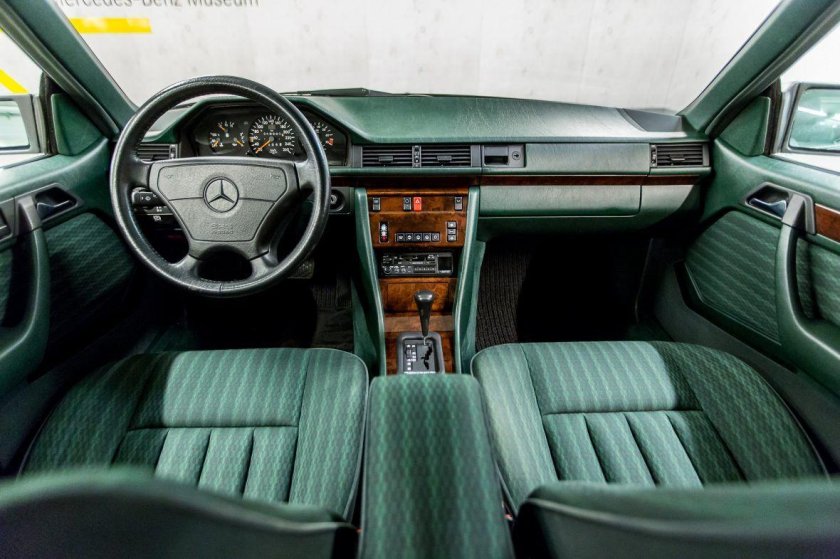 Mercedes-Benz w124 салон