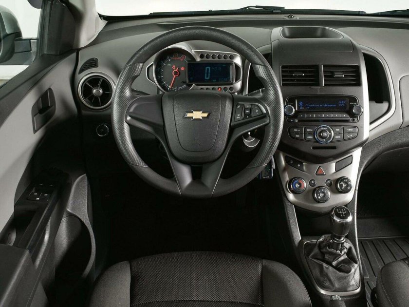 Chevrolet Aveo t300 салон