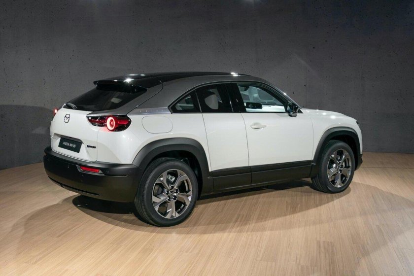 Электрическая Мазда mx30