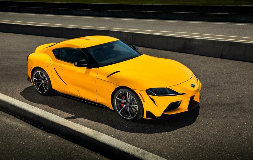 Toyota Supra 2020 желтая