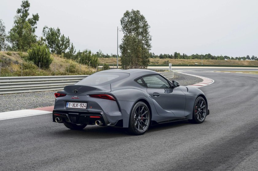 Тойота Супра 2022
