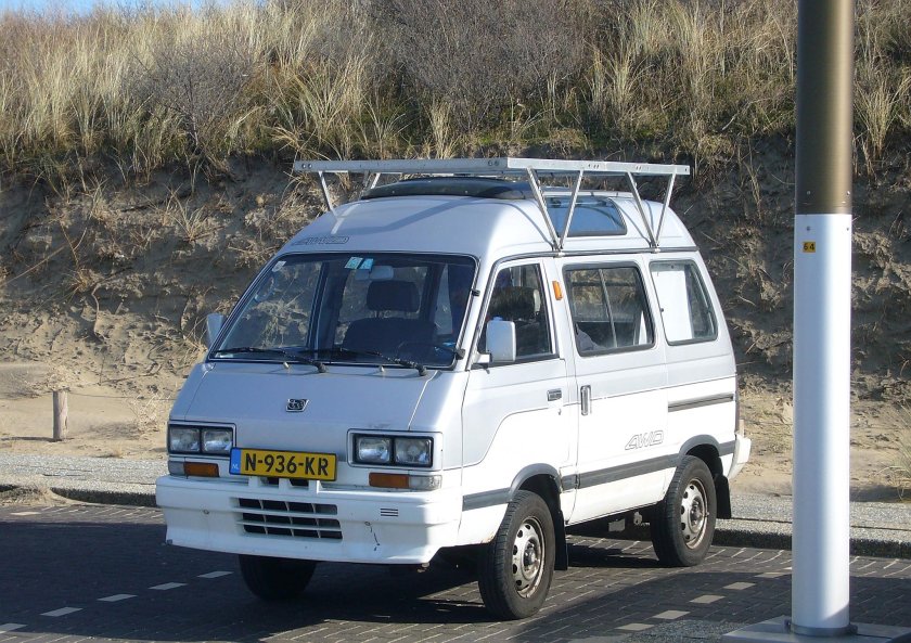 Субару Либеро е12