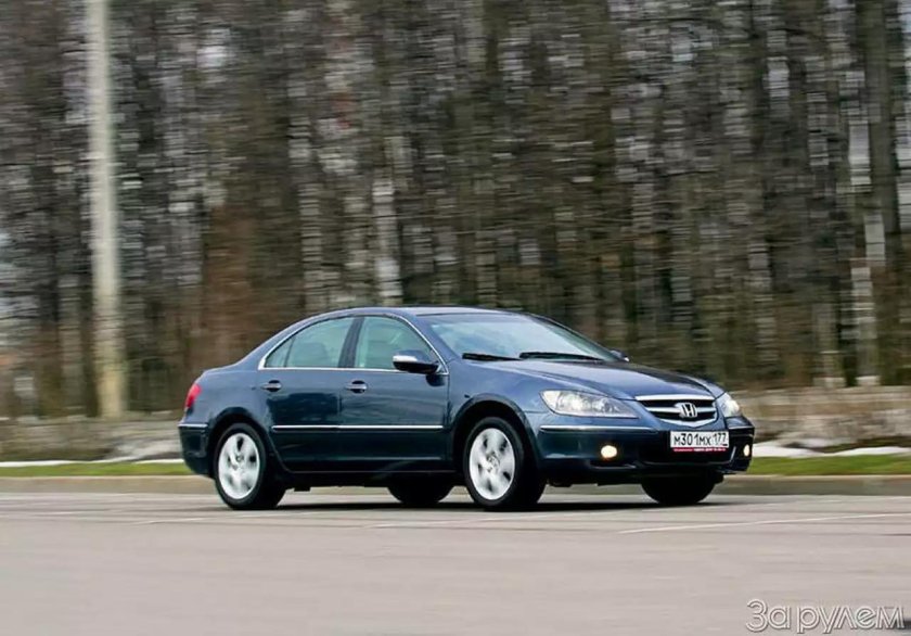 Тойота полный привод седан