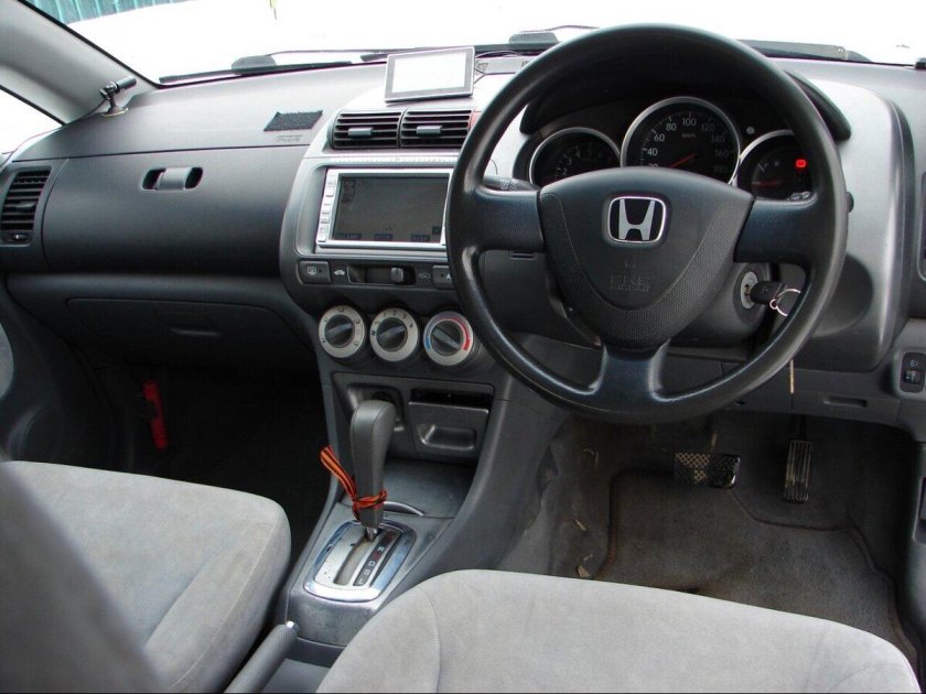 Honda Fit Aria 2006