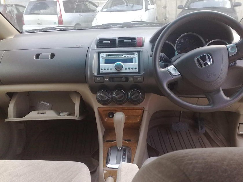 Honda Fit Aria 2004