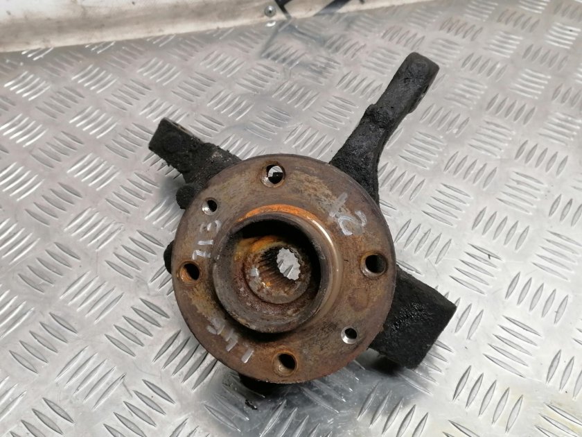 Поворотный кулак Nissan Almera n16