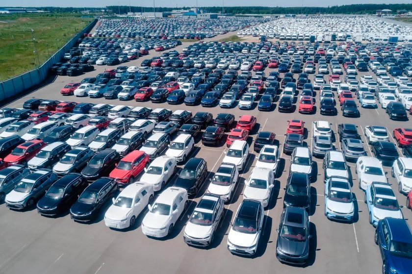 Стоянка новых авто
