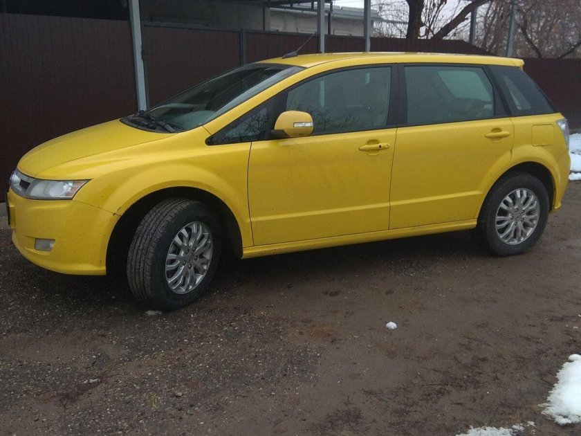 BYD e6 Yellow