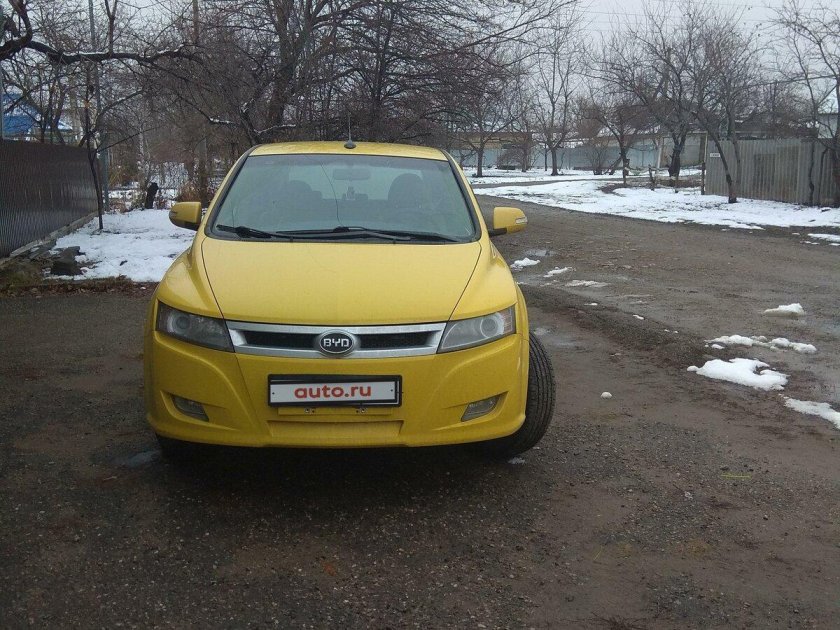 BYD e6 Yellow