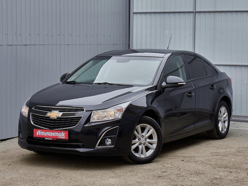 Черный шевроле круз