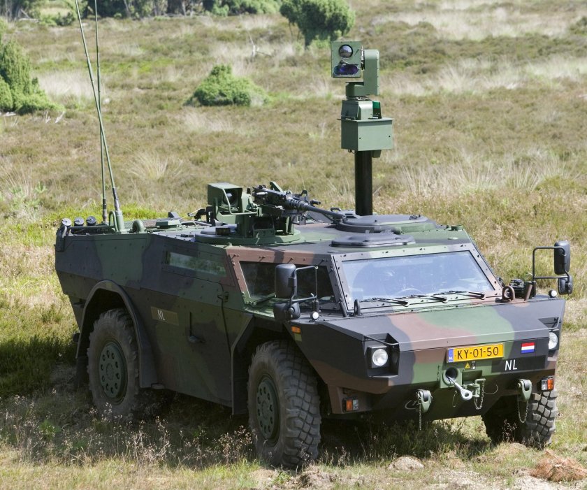 Armored reconnaissance vehicle