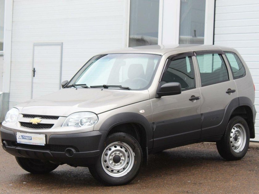 Chevrolet niva 2123 1.7 мт luxe