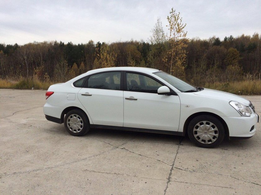 Ниссан Альмера 2014 белая