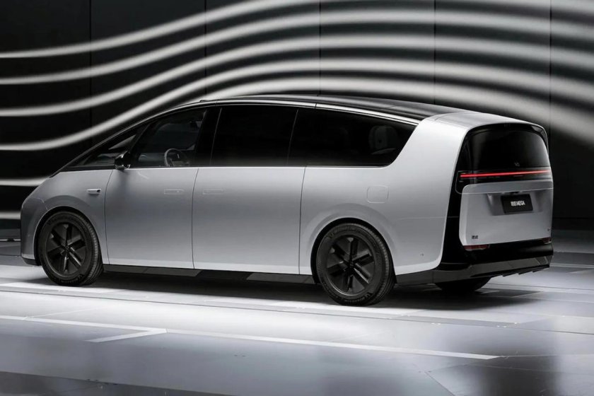 Минивэн li auto Mega