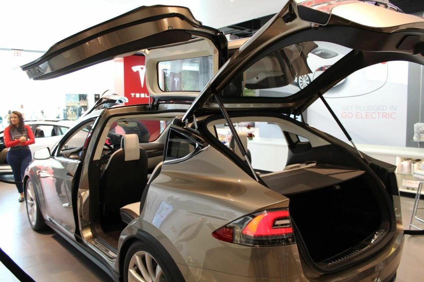 Tesla model x багажник
