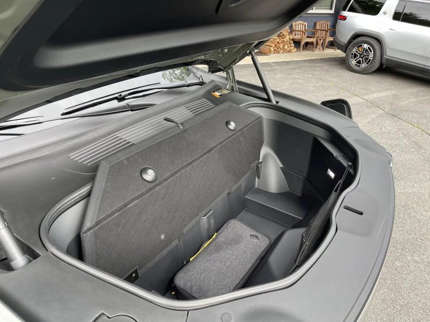 BMW i8 багажник