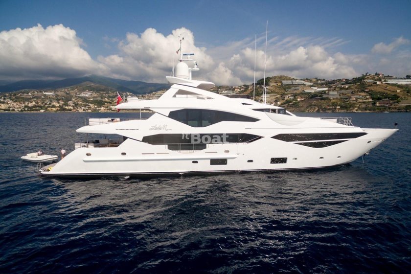 Яхта леди м Мордашов