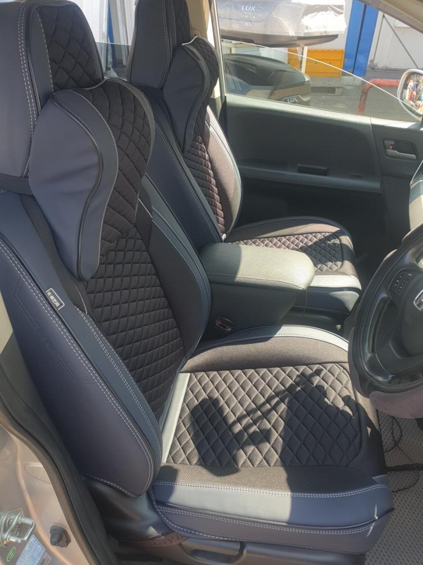 Модельные чехлы тойота вокси