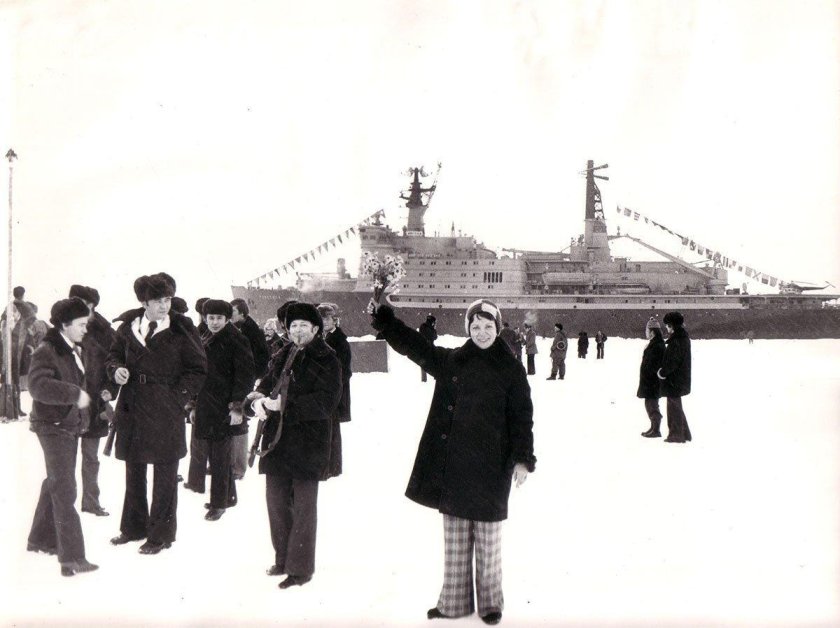 Ледокол Арктика на Северном полюсе 1977