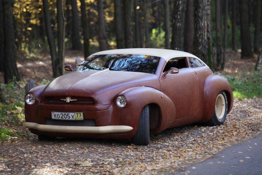 Машина обтянутая кожей