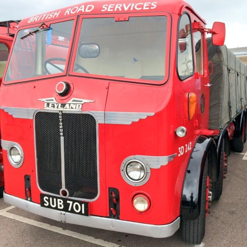 Старые грузовики